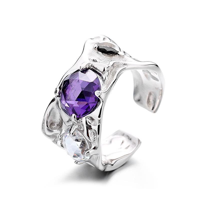 

Каблучка зі срібла, інкрустована цирконом Adjustable opening срібний