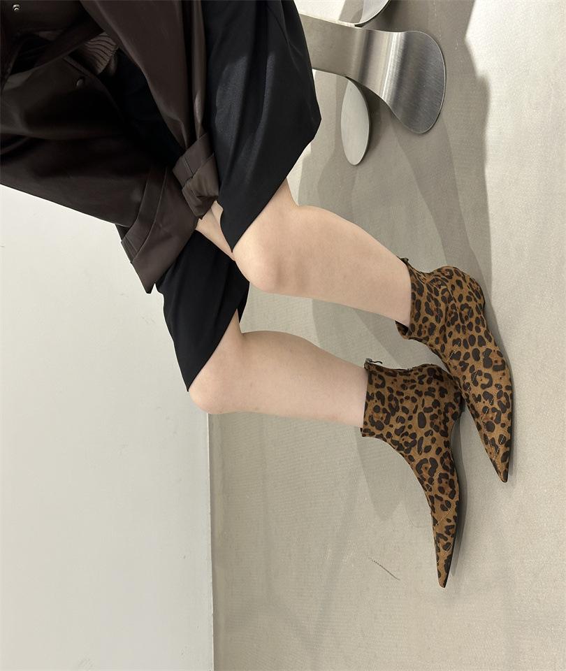 2025 nové podzimní a zimní špičaté boty s plochou podrážkou dámské semišové tenké boty všestranné elastické boty všestranné dámské kotníkové boty