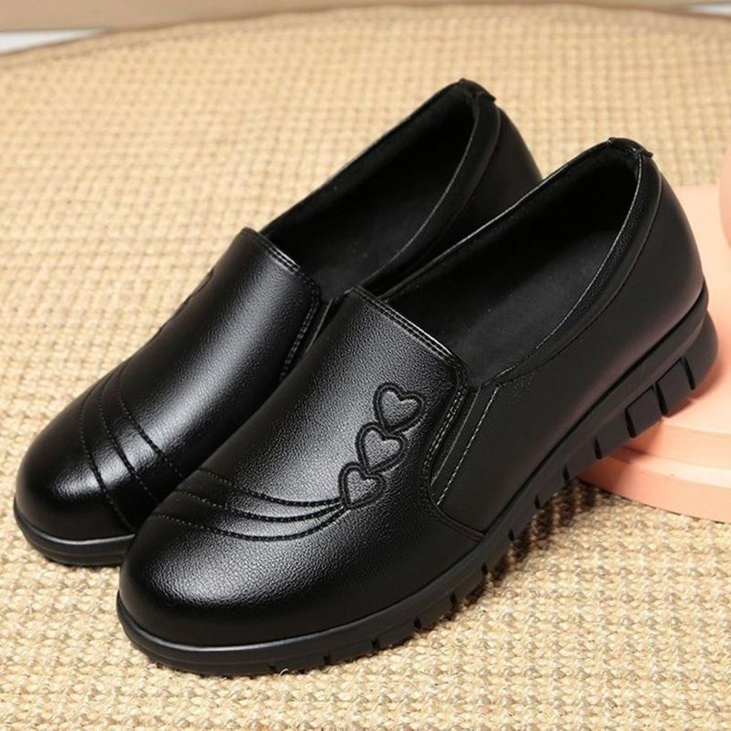 Ladies Casual Leather Shoes Simple Solid Soft Leather Loving Heart Printed Lightweight Flat Comfortable Large Size Single Shoes