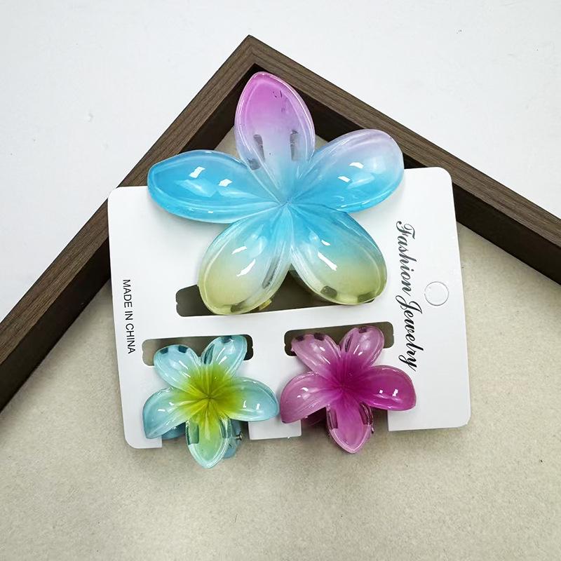 Sada skřipců do vlasů s frangipani: Květinové vlasové doplňky s imitací mramoru pro módní svátky