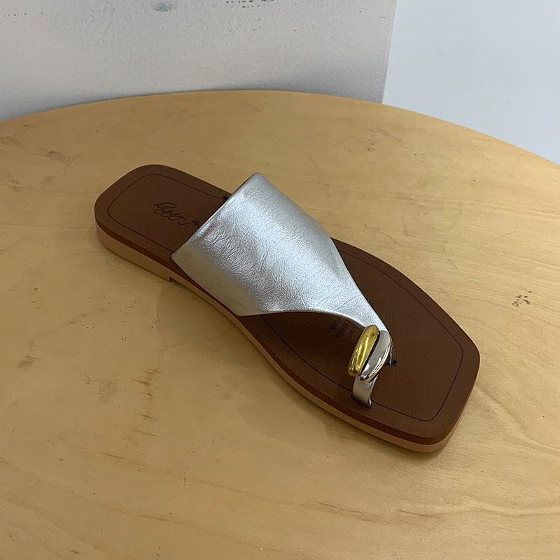 Fashion New In Summer Beach Slides Ladies Flats Slippers Luxury Fashion Metal Women Flats Slippers Shoes Female Sandals Flip flops