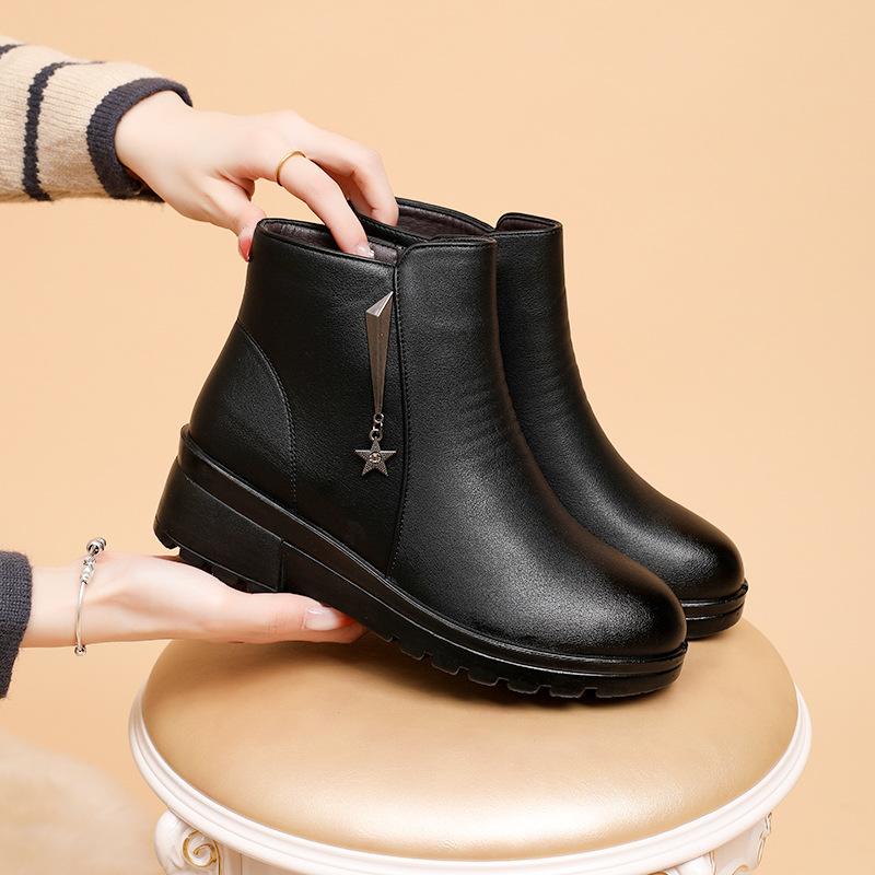 

Mom shoes women s cotton shoes winter short boots non-slip warm velvet microfiber leather shoes middle-aged and elderly women s shoes black 41
