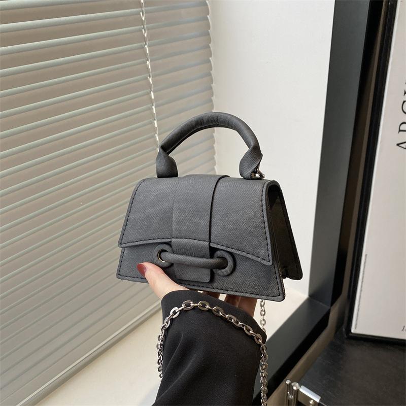 

Niche design small bag women s 2025 early autumn new chain messenger bag mini foreign style shoulder portable small square bag чёрный