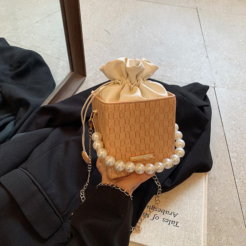 Simple casual shoulder messenger bag, simple bucket bag, women's new fresh and fashionable casual simple handbag