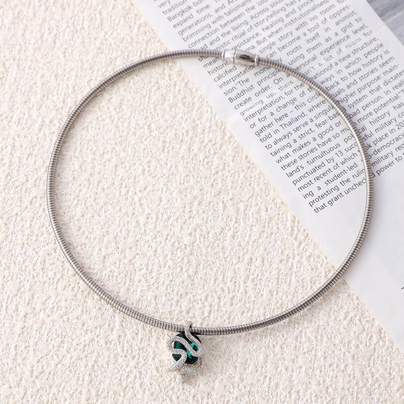 

Wind Collar High-End Micro-Inlaid Snake Pendant Neck Ring Simple Line Necklace Cold Wind Collarbone Chain