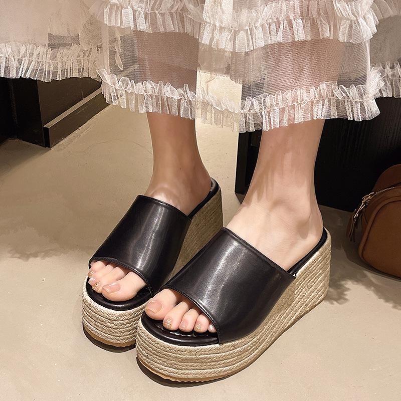 2025 Summer Slope Heel Platform Open-toed Slippers Korean Version Beach Shoes Retro Roman Shoes Fashion European and American One-word Slippers