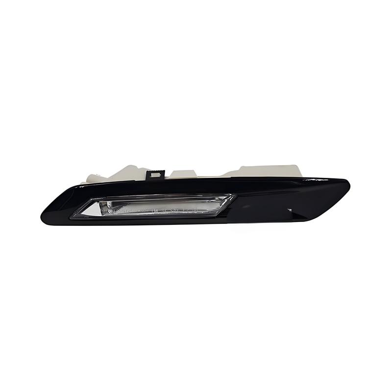 Leaf panel turn signal/lamp is applicable to BMW 5 Series F10/F11/F18 models from 2011 to 2013.