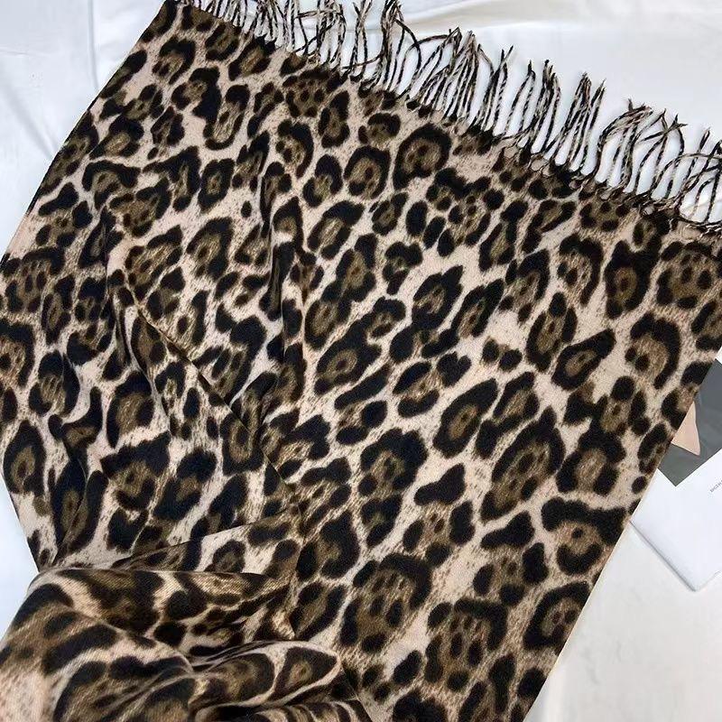 Leopard Print Thickened Imitation Cashmere Scarf with Tassels - Warm, Windproof and Versatile Shawl for Autumn and Winter.