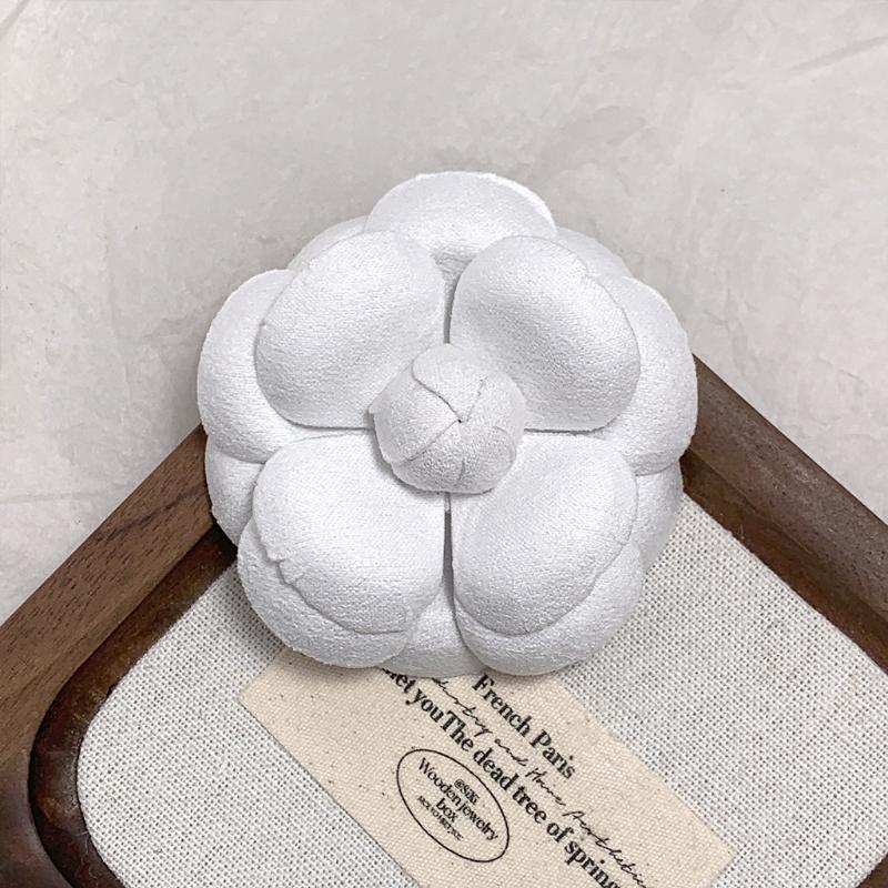 

Тканевые броши-камелии во французском стиле, винтажные элегантные цветочные лацканные значки для женщин, модные аксессуары для свадебной вечеринки, подарки A45