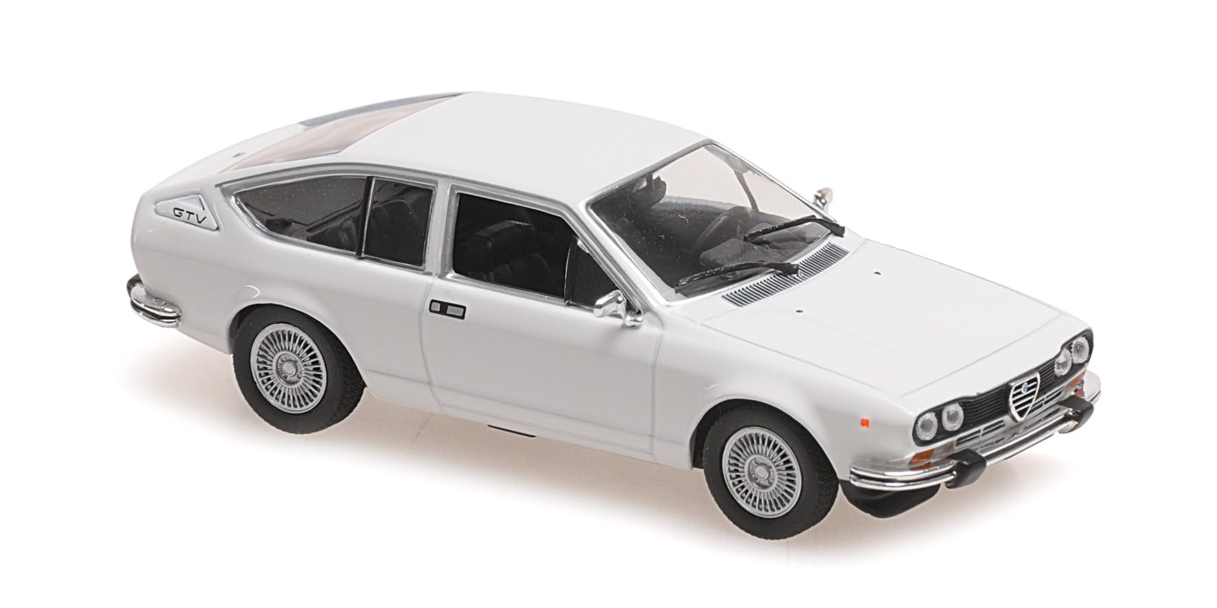 

MaxiChamps Alfa Romeo Alfetta GTV 1976 White 1/43