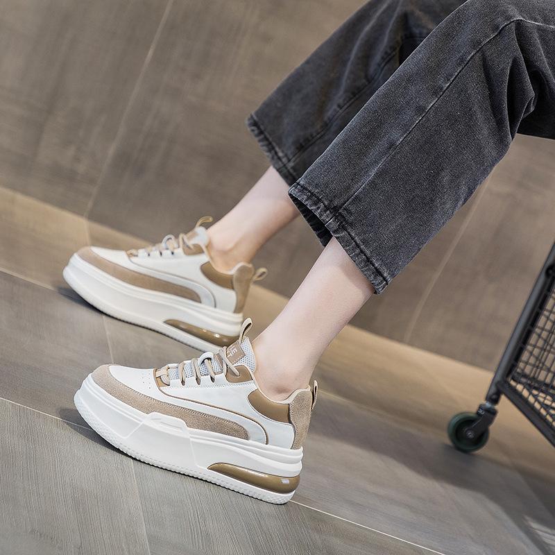 Leather thick sole inner height increase white shoes women's autumn and winter 2025 velvet new versatile sports and leisure board shoes tide