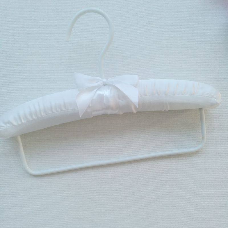 5pcs 25cm Satin Padded Hanger Silk Wrapped Clothes Hanger Clothes Hanging Silver Hook Sponge Hangers Clothes for Children Baby