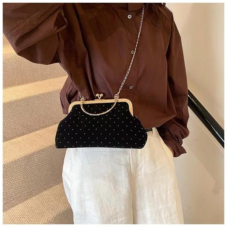 

Women s handbag, dinner bag, fashion 2025 autumn model, temperament, foreign style shoulder bag, Korean version trend, messenger bag
