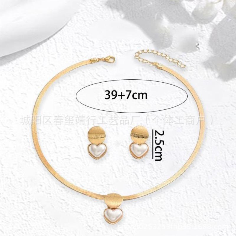 Elegant Clavicle Geometric Heart Pendant Necklace Earrings Jewelry Set French Retro Women'S Suit Batch