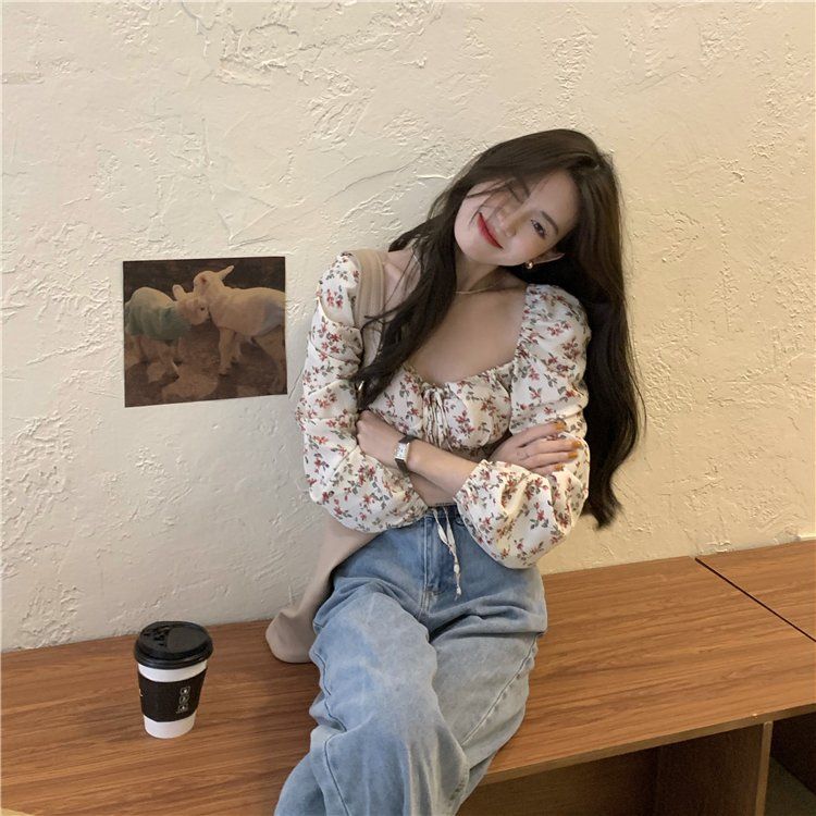 French Floral Square Collar Shirt Female Elegant Design Sense Niche Bubble Sleeve Slim Tops Vintage Pleated Spring Collarbone Blouse