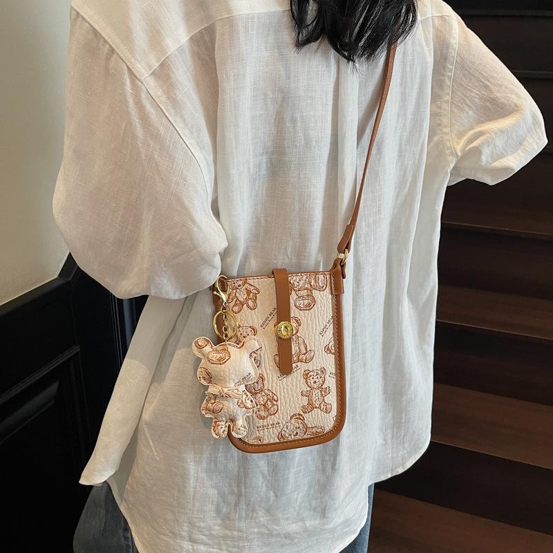 

Stylish and simple contrasting color bag women s 2025 summer new casual niche shoulder messenger bag trendy mobile phone bag