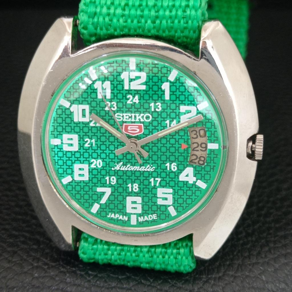 VINTAGE SEIKO 5 AUTOMATIC 7005A JAPAN MENS GREEN COLOR DIAL WATCH a709372-1