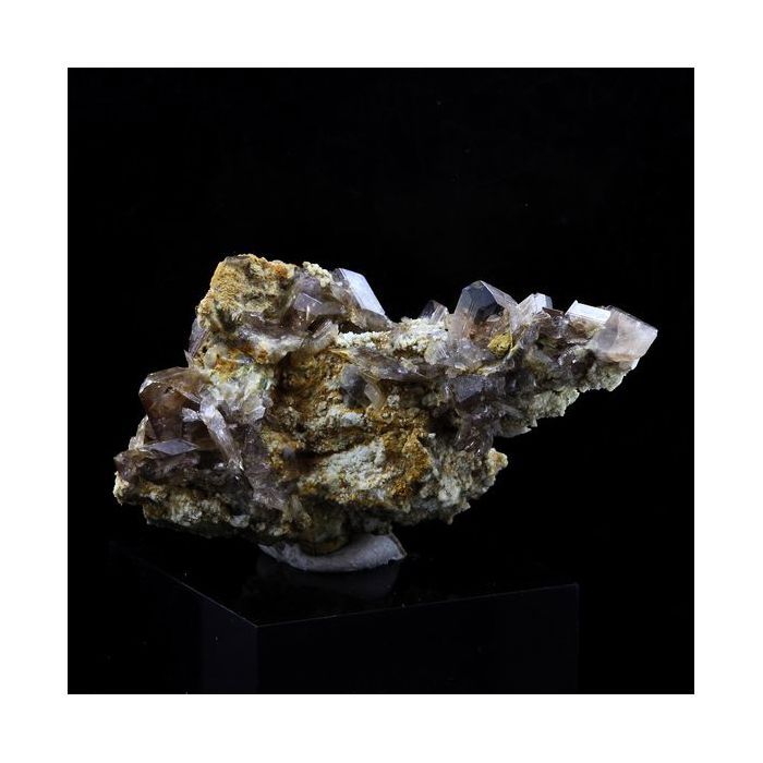 Pierres et Minéraux. Axinite. 80.5 ct. La Balme d'Auris, Bourg d'Oisans, Isère, France..