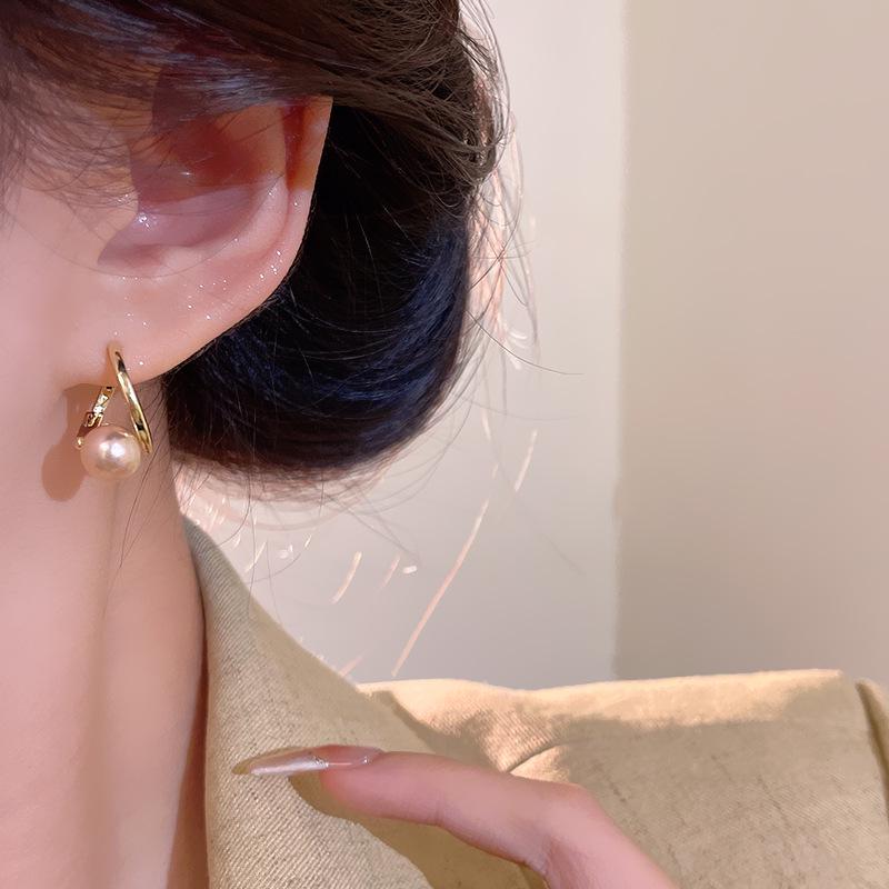 Cercei luxoși cu perle șampanie pentru femei - Eleganți, stil inspirat de celebrități