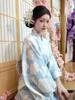 Dámské japonské kimono a yukata šaty pro formální fotografování
