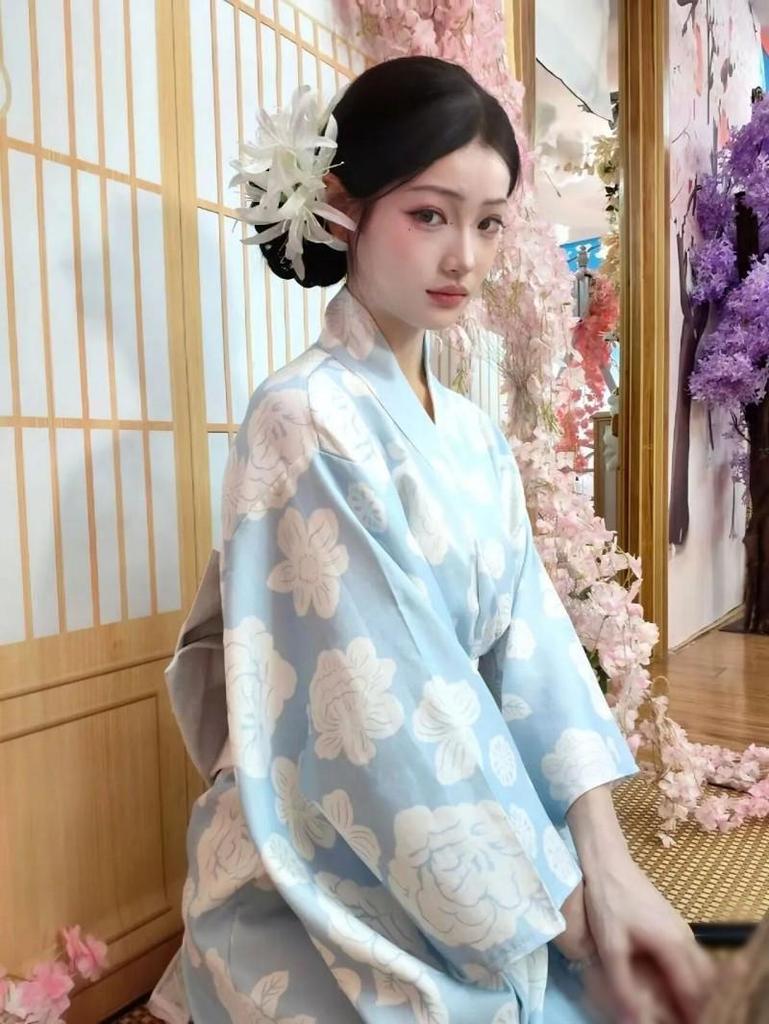 Dámské japonské kimono a yukata šaty pro formální fotografování