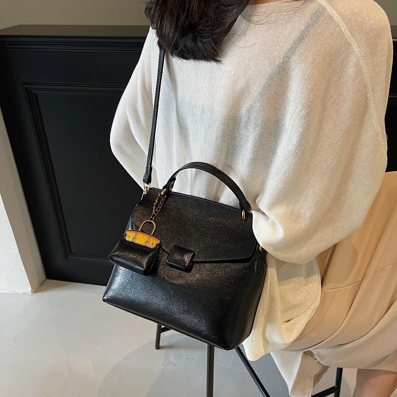 Winter New Women's Bags, Fashionable Versatile Underarm Bags, High-end Single Shoulder Messenger Bags, Trendy Commuter Handbags, Bags
