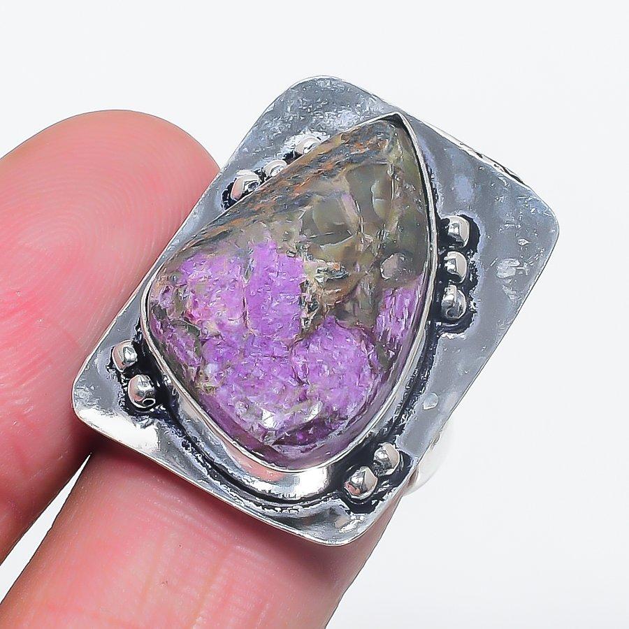 

Кольцо из серебра 925 пробы с натуральным пурпуритом, размер 7, p8t05