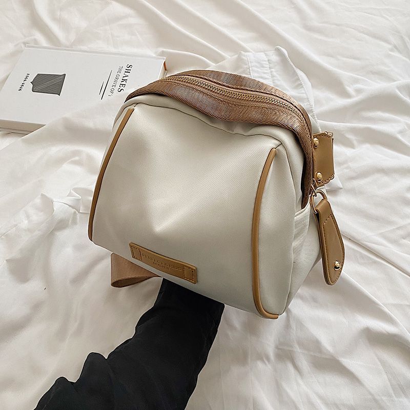 Nylon cloth bag women's 2025 new niche design shell bag lightweight versatile large-capacity messenger bag