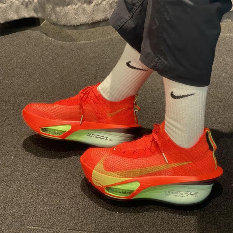 

Nike Бігові кросівки Alphafly з карбоновою пластиною для жінок 38