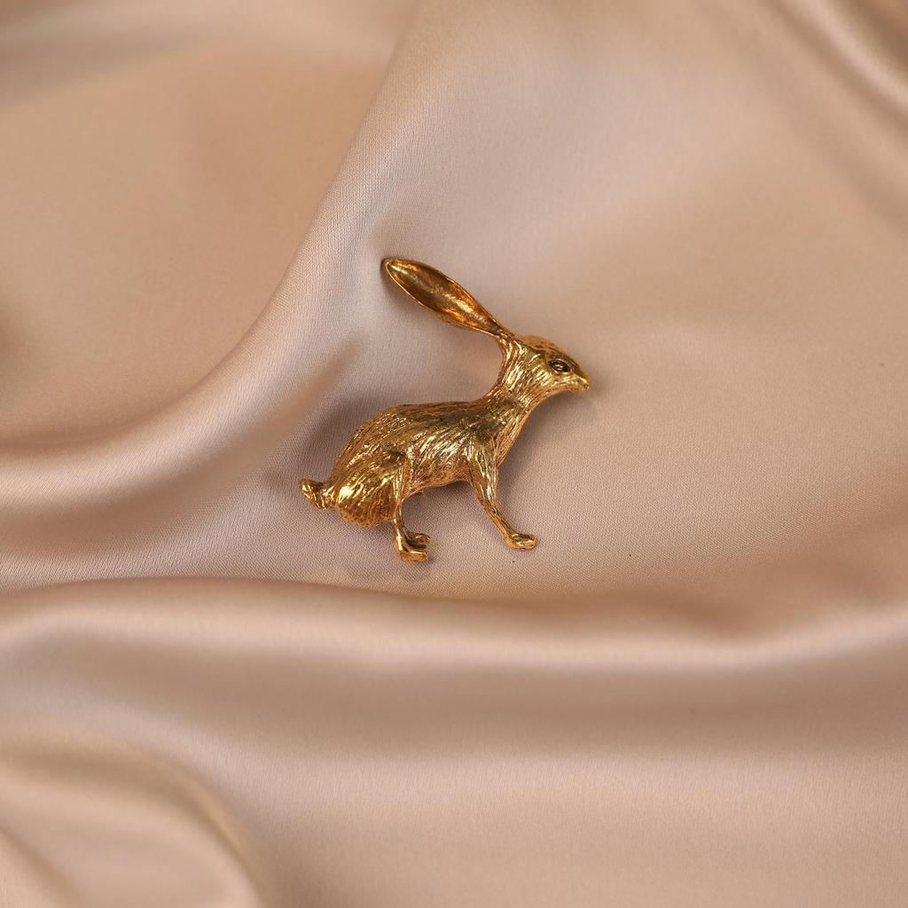 Elegant Pearl Brooch for Women's Suits - High-End Jewelry Pin