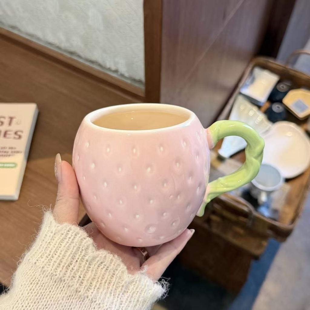 Strawberry mug with lid, high-value creative cup, ceramic water cup, niche birthday gift for girls