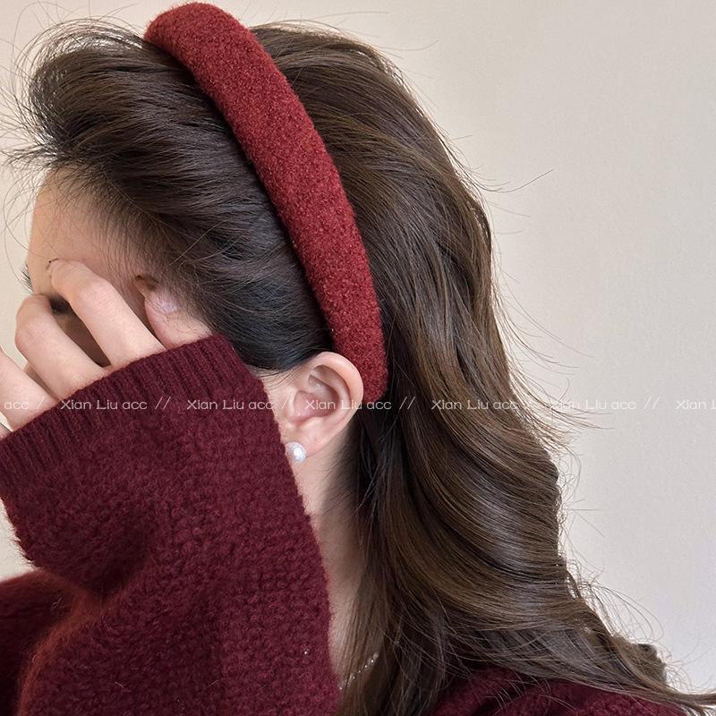 

Женская плюшевая повязка на голову Maillard 2024 High-End: Осенне-зимний стильный головной убор в виде черепа-заколка красный