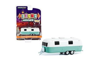Greenlight 1/64 Maßstab Airstream Doppelachse Land Yacht Safari Custom 1971 Weiß/Grün Greenlight Wohnwagen [Parallelimport]