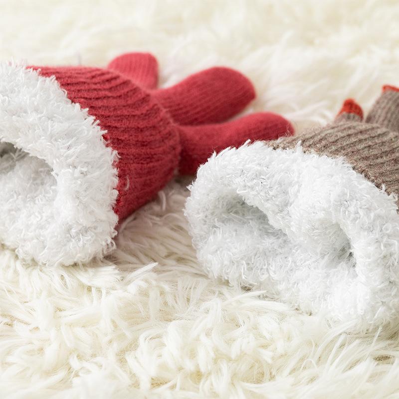 Knitted Touchscreen Gloves for Women Winter Warmth, Thickened with Fleece Lining Outdoor Cycling Jacquard Design Adorable Reindeer Pattern