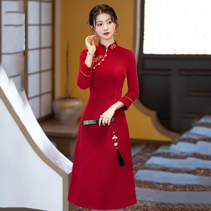Elegant Vintage-Inspired Long Sleeve Cheongsam Dress Women High-Waisted Fitted Silhouette Chenille Fabric Winter