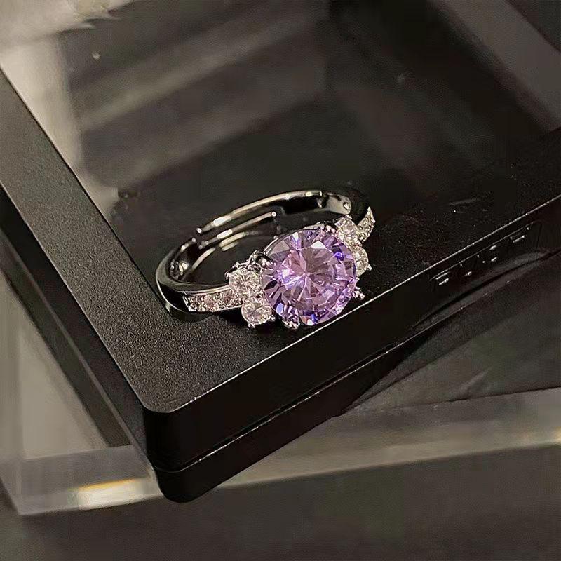 

Кольцо для предложения с фиолетовым бриллиантом Чарли Сью: Милое, Крутое Стерлинговое Серебро 925 пробы для Указательного Пальца - Любовь Света и Ночи Purple Diamond Ring