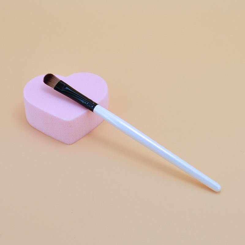 

Mei Nai Qi Single Wooden Handle Eyeshadow & Lip Brush for Beginners - Individually Packaged
