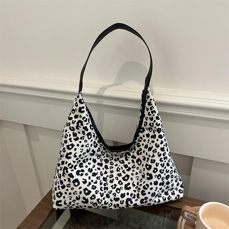 Versatile And Casual Leopard Pattern Tote Bag For Everyday Use With Pu Material