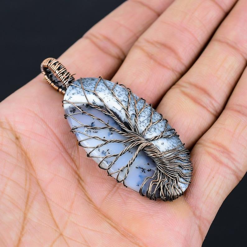 

Подвеска «Древо жизни» с дендритом и опалом. Подвеска из натурального дендрита с опалом и драгоценным камнем. Подвеска из медной проволоки. Подвеска ручной работы. Ювелирное изделие. Подарок для нее. белый