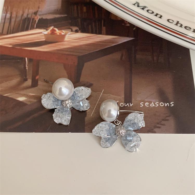 Elegant Faux Pearl Flower Stud Earrings for Women - Fashionable Niche Accessories