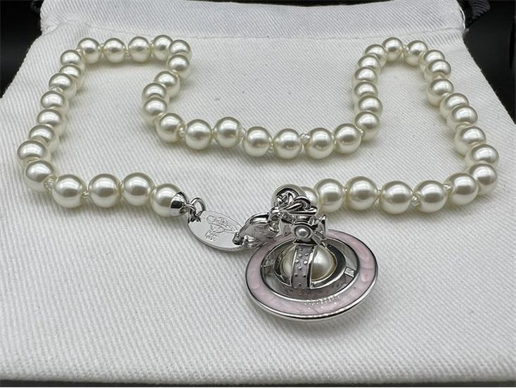 

Высококачественный кулон Сатурн Vivienne Westwood, жемчужная эмалевая подвеска, ожерелье и серьги - Минималистичный, нишевый, высококлассный набор аксессуаров