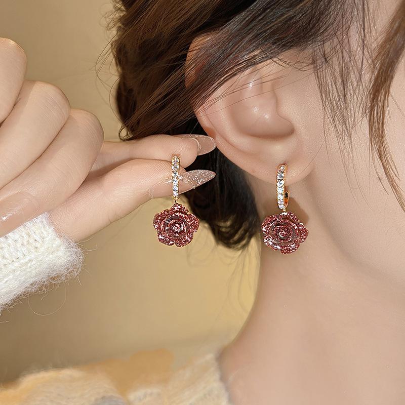Retro temperament diamond-encrusted resin flower earrings, studs, exquisite simple earrings, women