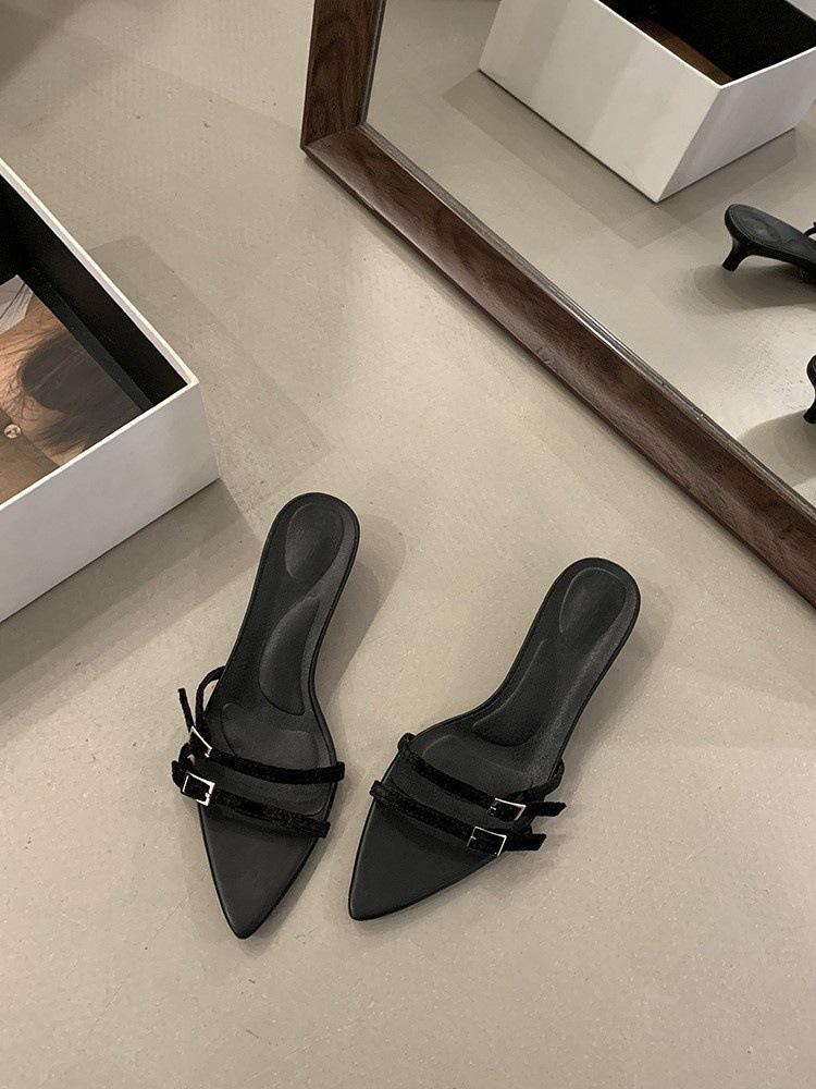 Weicher Boden dünner Riemen spitze Zehenpartie dünner Absatz mittlerer Absatz Pantoletten niedriger Absatz Sommer vielseitig Ein-Wort-Slipper High Heel Sandalen Damen Trend