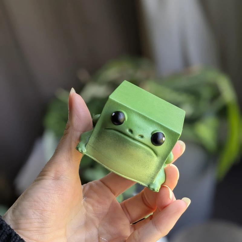 Ugly and Cute Frog Shaped Resin Ornament Desktop Creative Home Decoration Funny Handicrafts