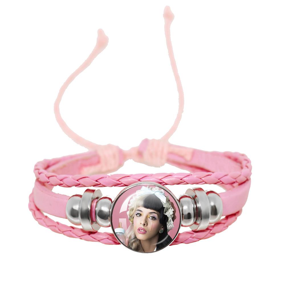 Melanie Martinez Crybaby Braccialetto in Pelle Rosa Cabochon in Vetro Modello Copertina Album Pop Music Braccialetto in Pelle Gioiello Regalo per Fan