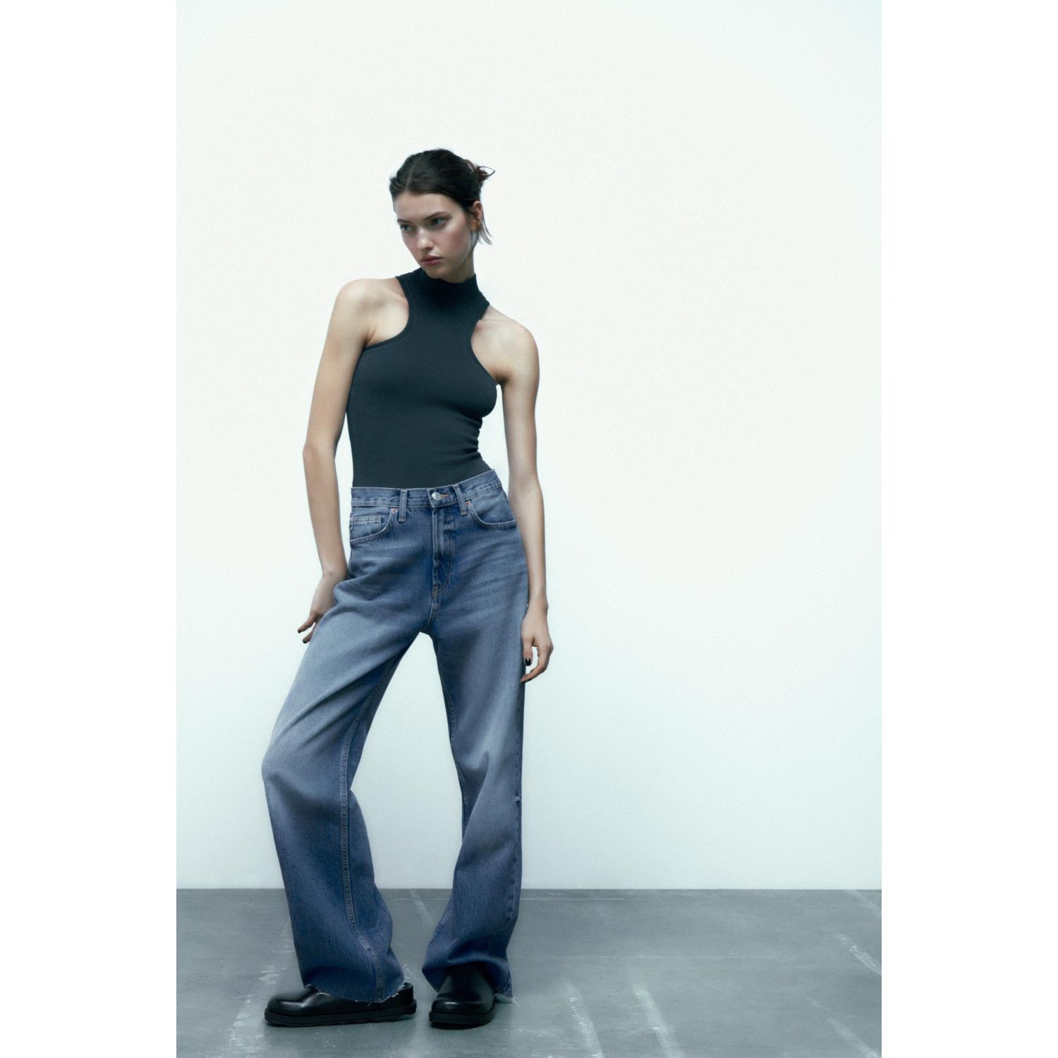 

FLAT CLOGS WITH TRACK SOLES