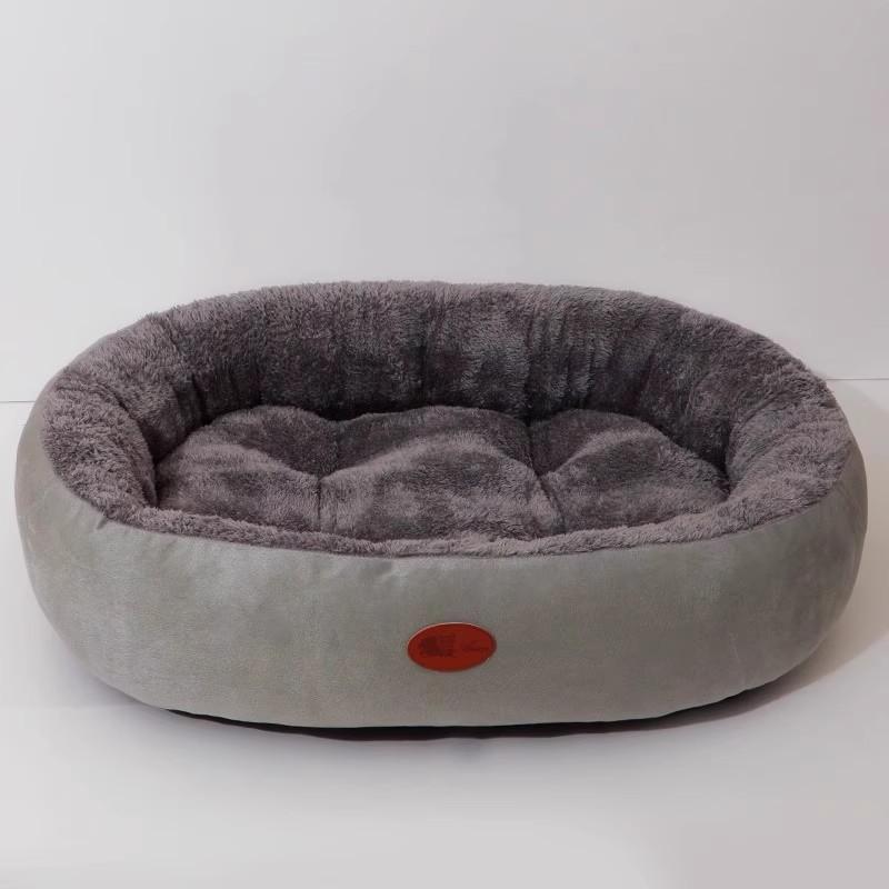 

Cat nest universal in all seasons Closed large oval nest Thickened winter warm winter Small dog mat kennel S