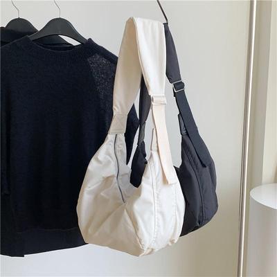 Koreanische Canvas Umhängetasche für Damen - Breiter Riemen, Nischendesign, Plissierter Knödelstil