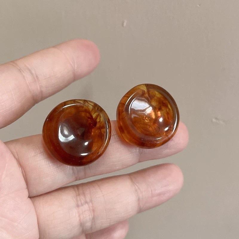

Summer small fresh tea geometric circle stud earrings retro Hong Kong style versatile temperament round button earrings women s earrings