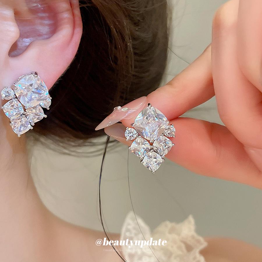 18k Gold Plated Silver Needle Geometric Rhombus Cubic Zirconia Earrings - Light Luxury, Exquisite, and Shiny.